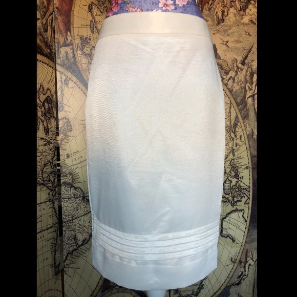Tex by maxazria pearl white skirt. Size 2 - Picture 1 of 5